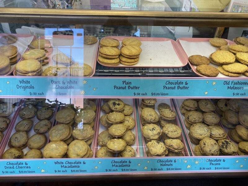 Tom's Mom's Cookies - Harbor Springs, MI